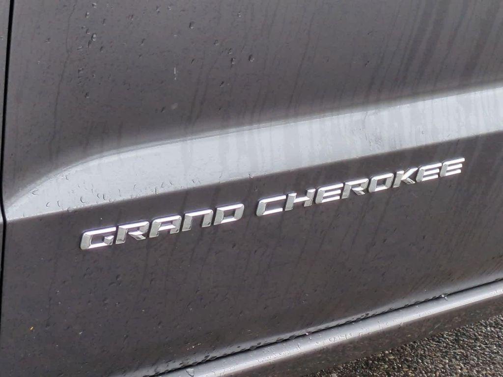 used 2014 Jeep Grand Cherokee car, priced at $3,999