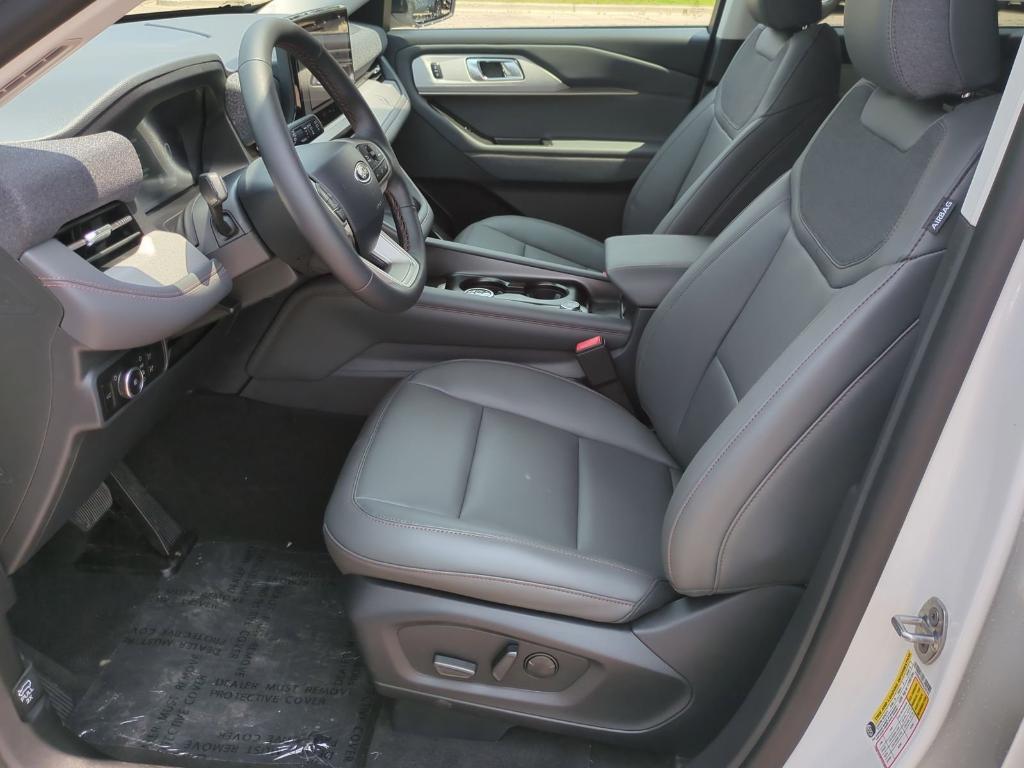 new 2025 Ford Explorer car, priced at $45,404