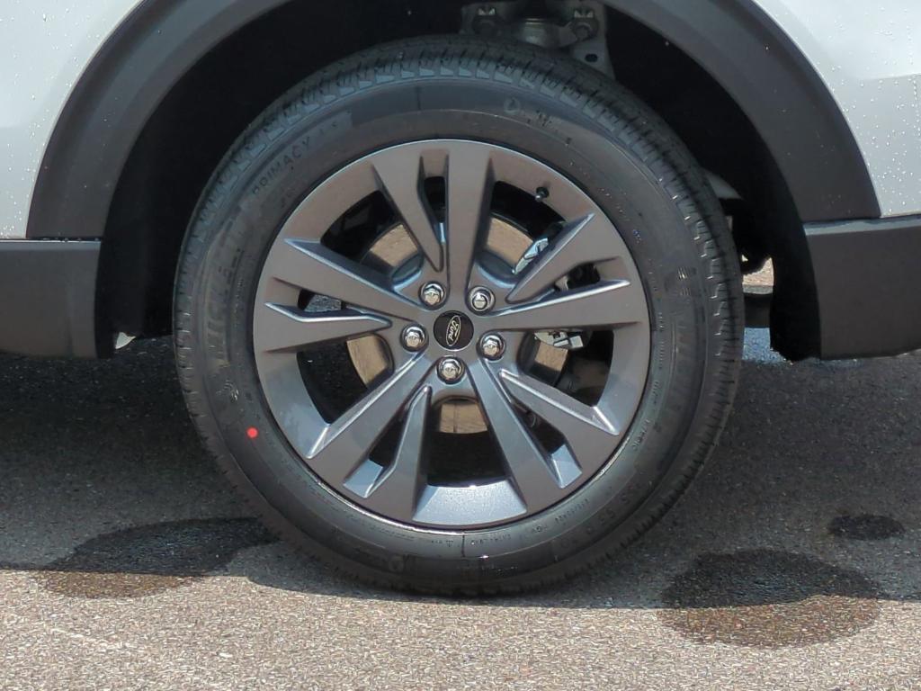 new 2025 Ford Explorer car, priced at $45,404