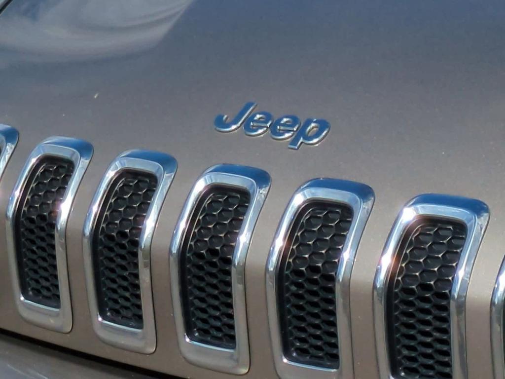 used 2017 Jeep Cherokee car, priced at $10,999
