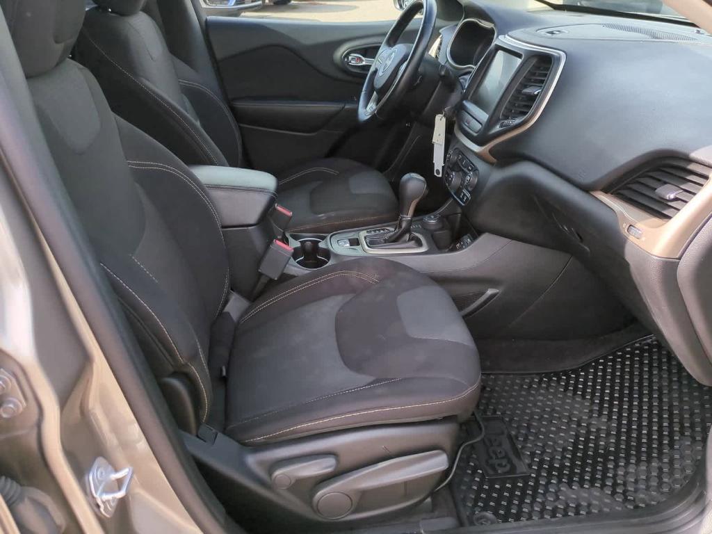 used 2017 Jeep Cherokee car, priced at $10,999