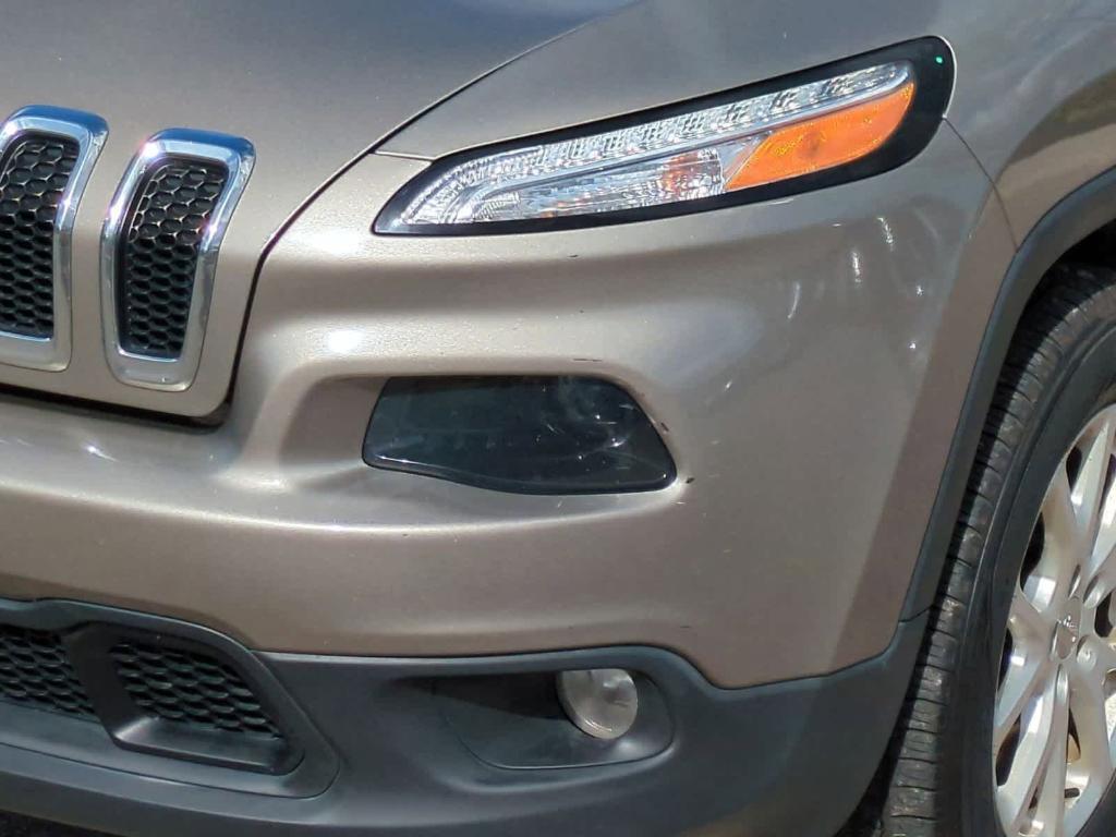 used 2017 Jeep Cherokee car, priced at $10,999
