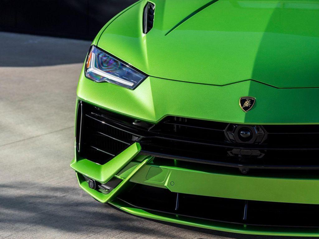 used 2024 Lamborghini Urus car