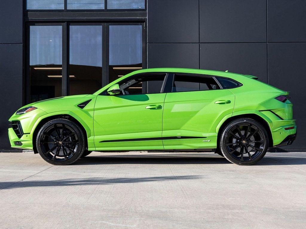 used 2024 Lamborghini Urus car