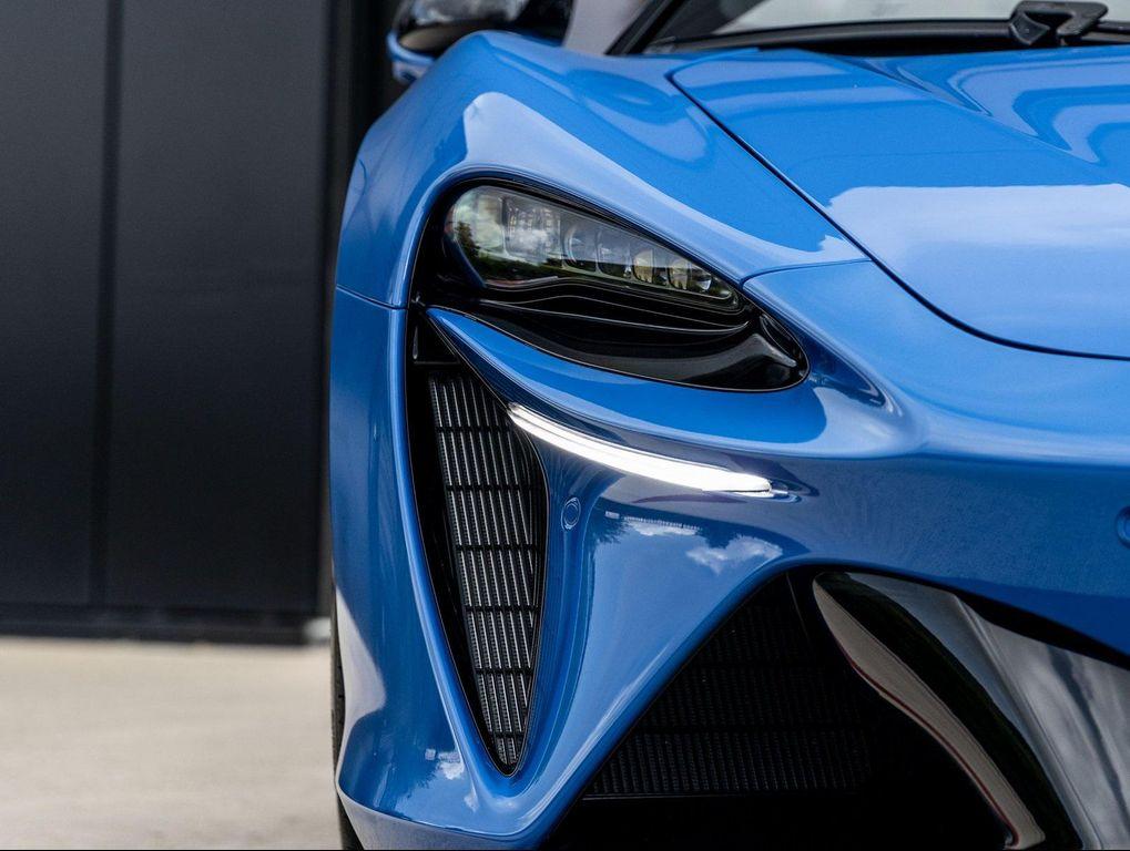 new 2025 McLaren Artura car, priced at $331,708