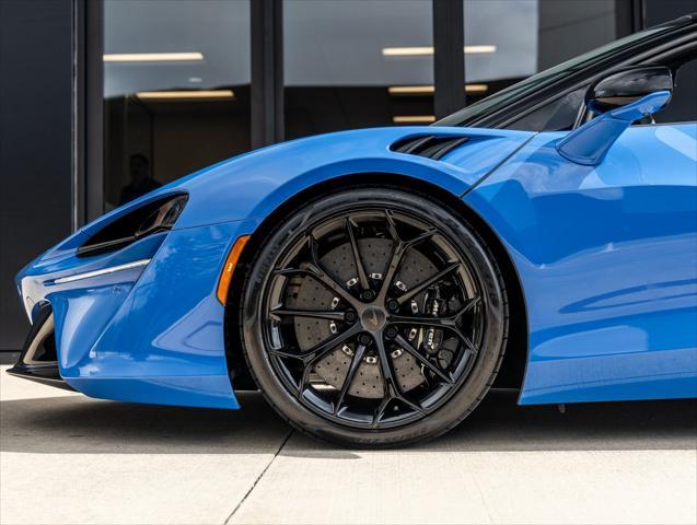 new 2025 McLaren Artura car, priced at $331,708