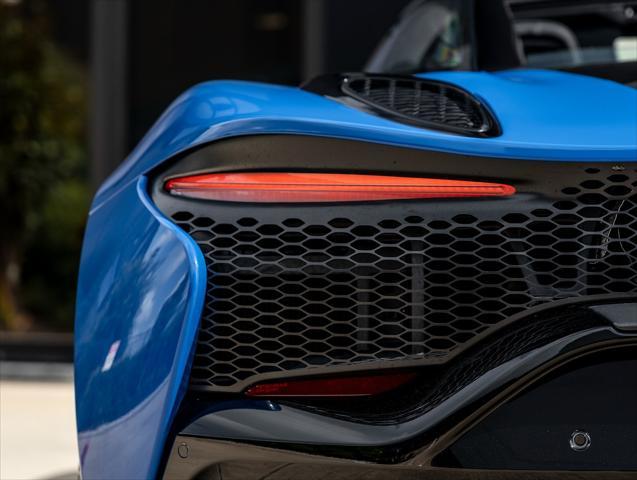 new 2025 McLaren Artura car, priced at $331,708