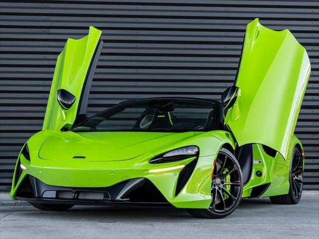 new 2025 McLaren Artura car, priced at $339,142