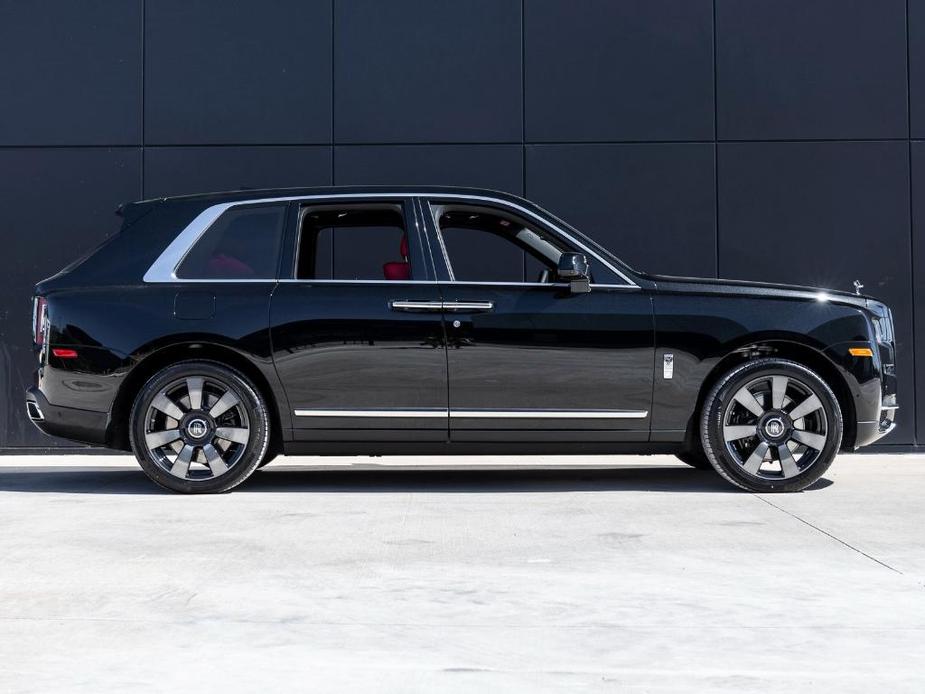 new 2024 Rolls-Royce Cullinan car