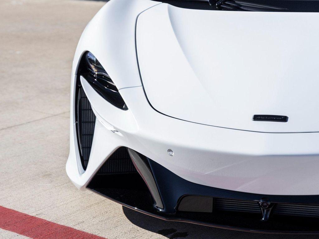 new 2025 McLaren Artura car, priced at $307,308