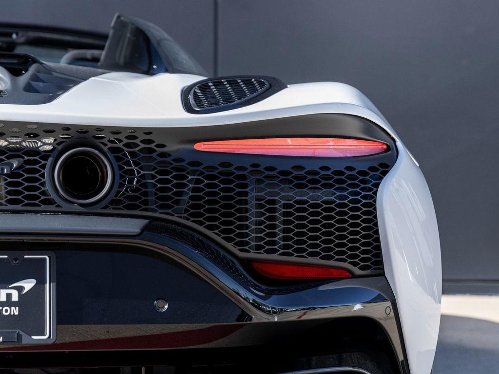 new 2025 McLaren Artura car, priced at $307,308