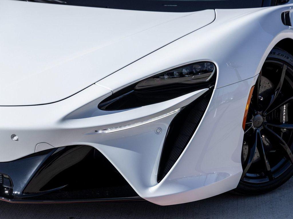 new 2025 McLaren Artura car, priced at $307,308