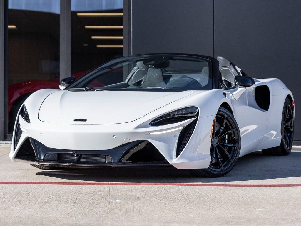 new 2025 McLaren Artura car, priced at $307,308