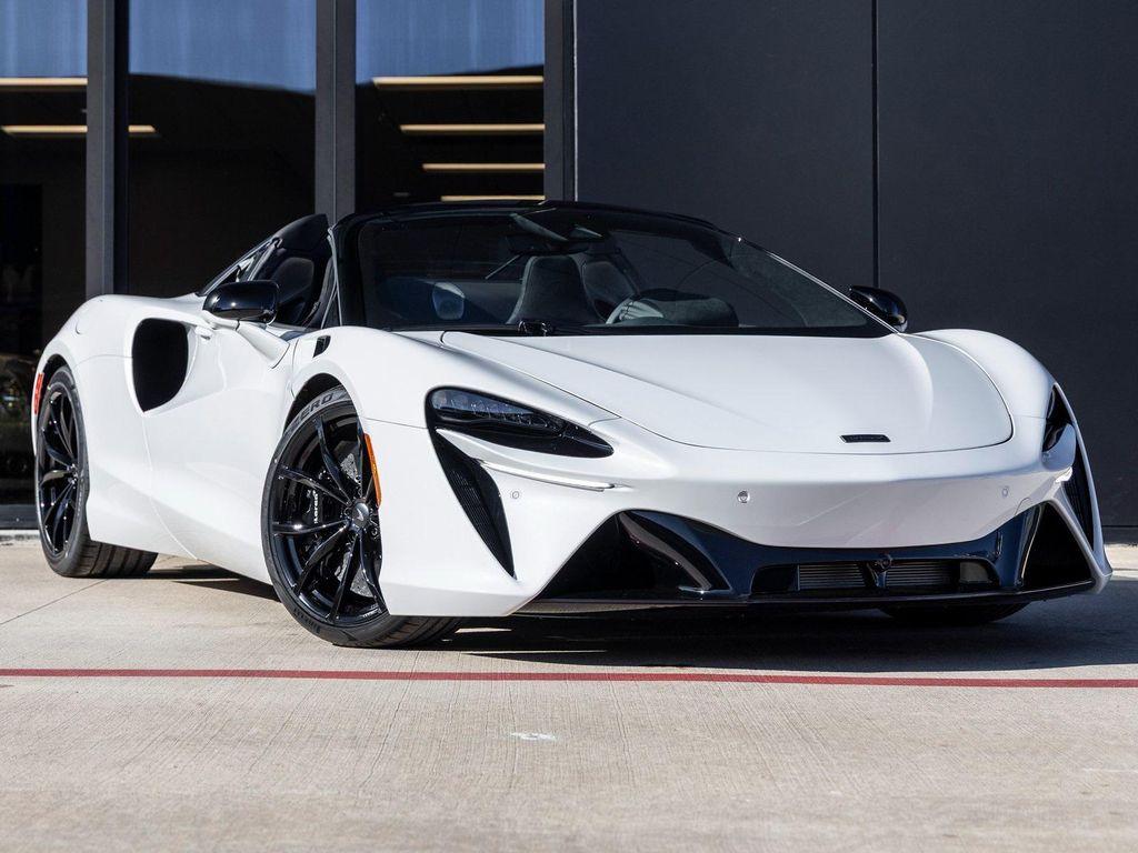 new 2025 McLaren Artura car, priced at $307,308