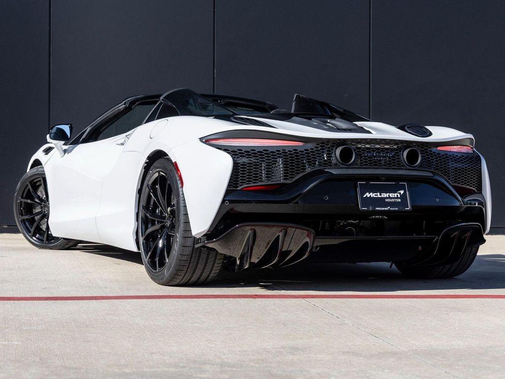 new 2025 McLaren Artura car, priced at $307,308