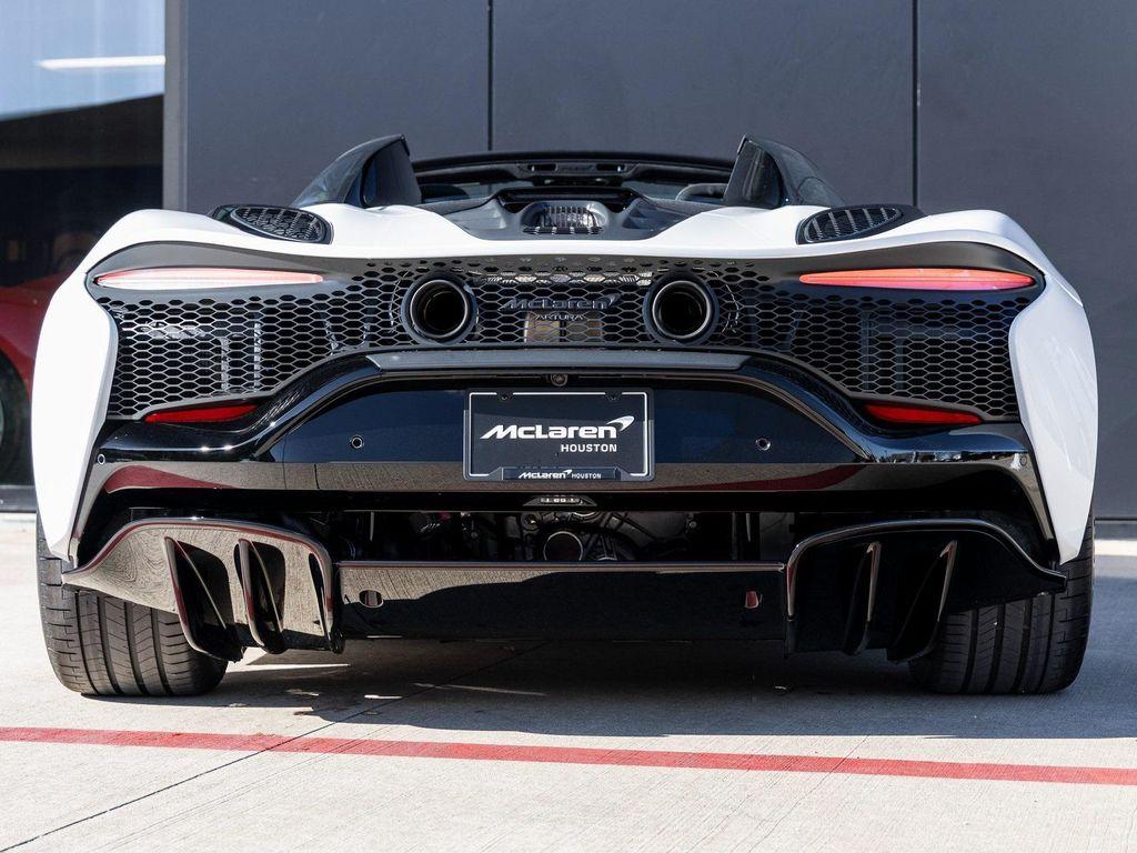 new 2025 McLaren Artura car, priced at $307,308