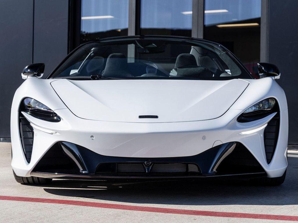 new 2025 McLaren Artura car, priced at $307,308