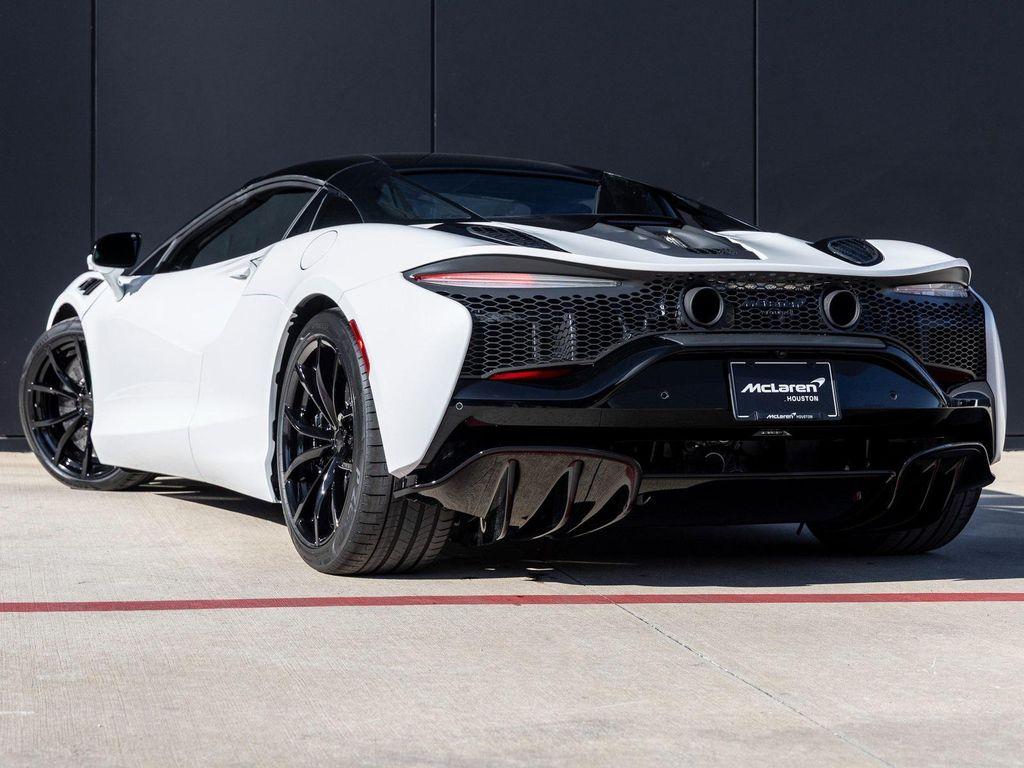 new 2025 McLaren Artura car, priced at $307,308