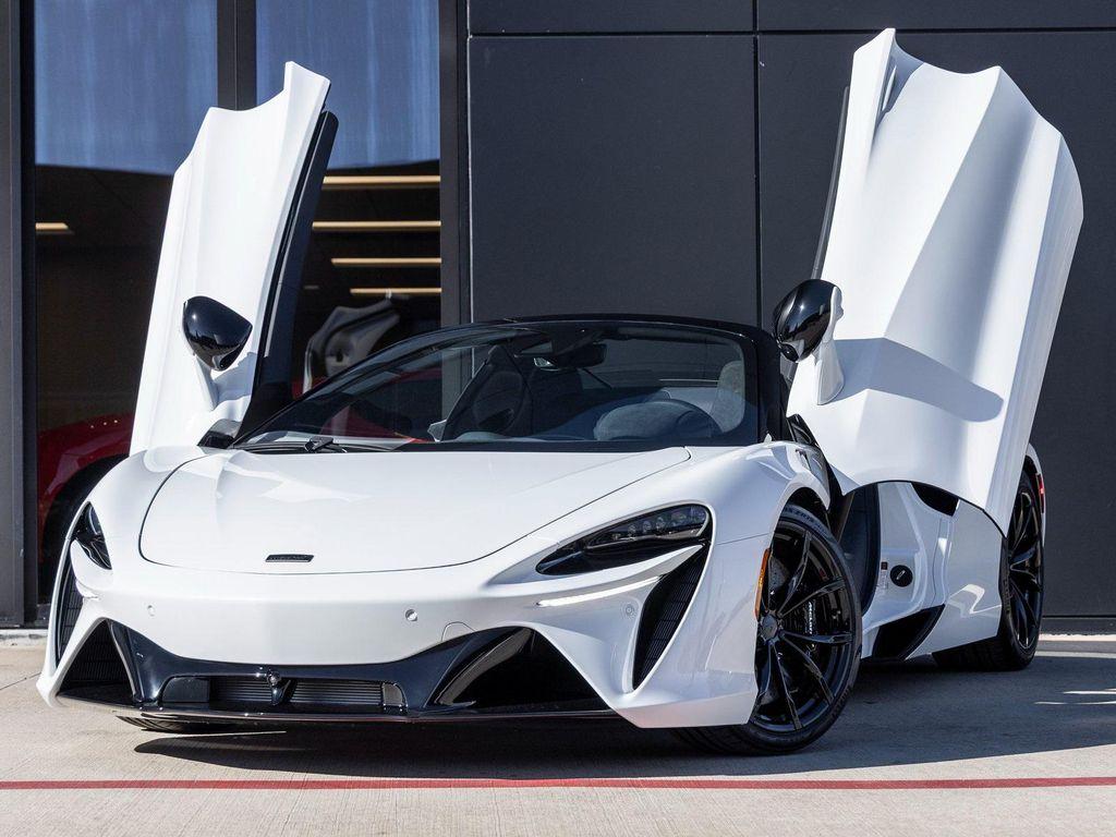 new 2025 McLaren Artura car, priced at $307,308