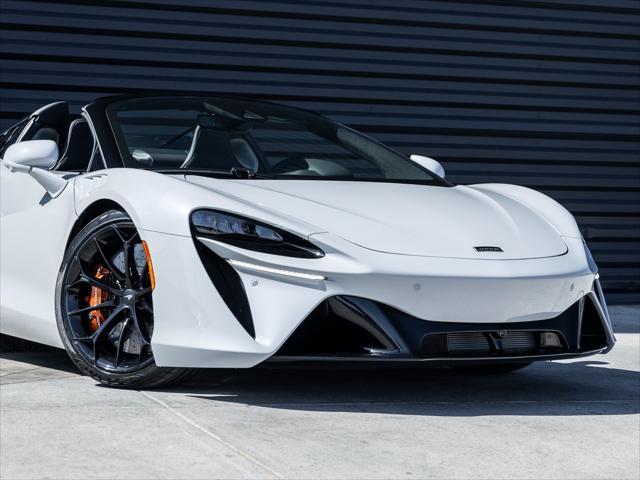 new 2025 McLaren Artura car, priced at $325,308