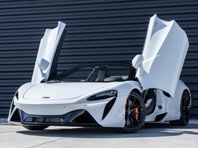 new 2025 McLaren Artura car, priced at $325,308