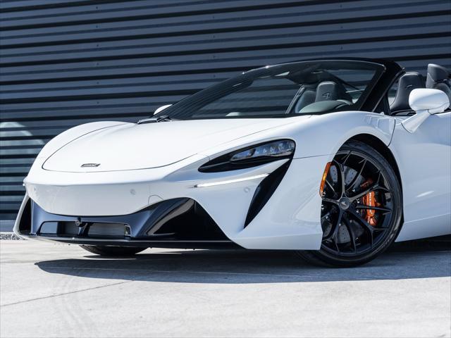 new 2025 McLaren Artura car, priced at $325,308