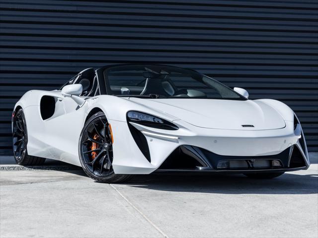 new 2025 McLaren Artura car, priced at $325,308