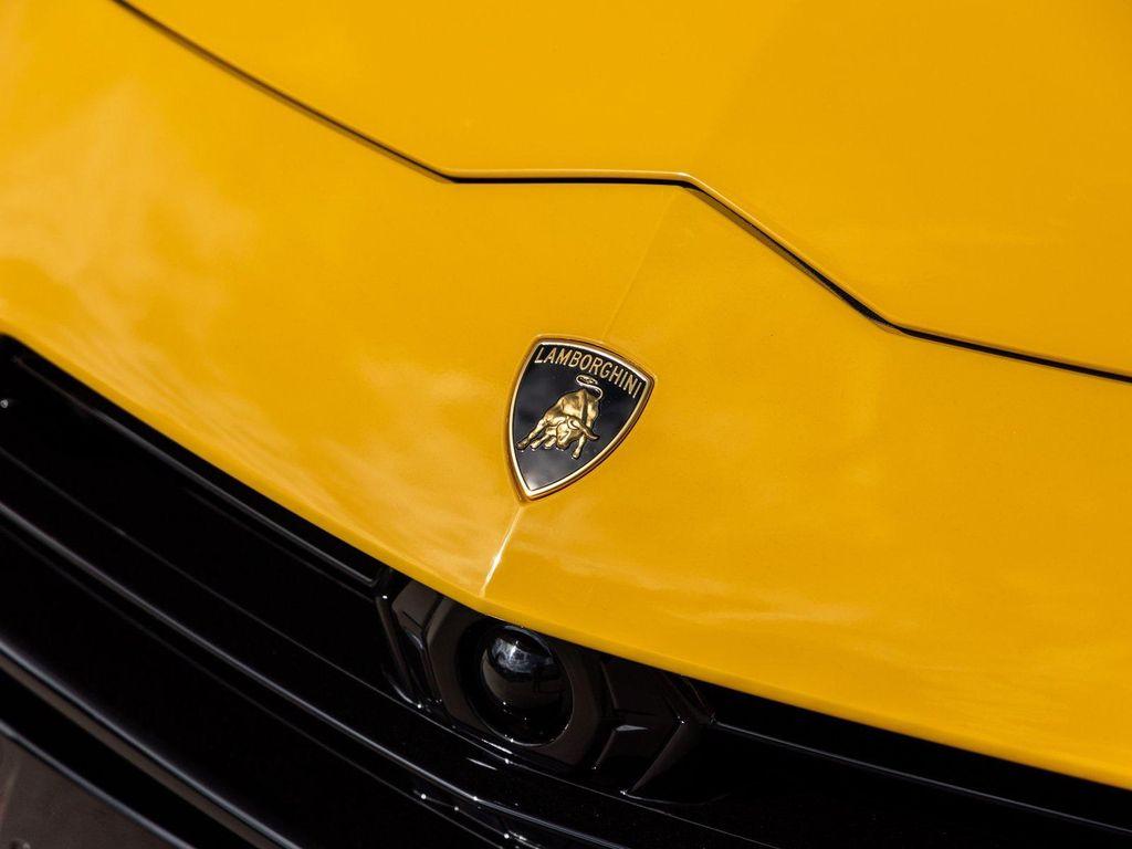 used 2023 Lamborghini Urus car, priced at $289,998