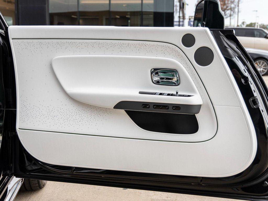 new 2025 Rolls-Royce Spectre car, priced at $473,175