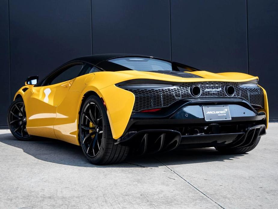 new 2024 McLaren Artura car, priced at $276,983