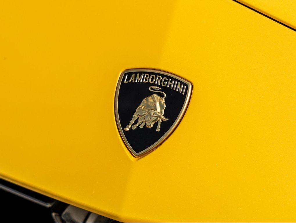 used 2023 Lamborghini Urus car, priced at $249,998