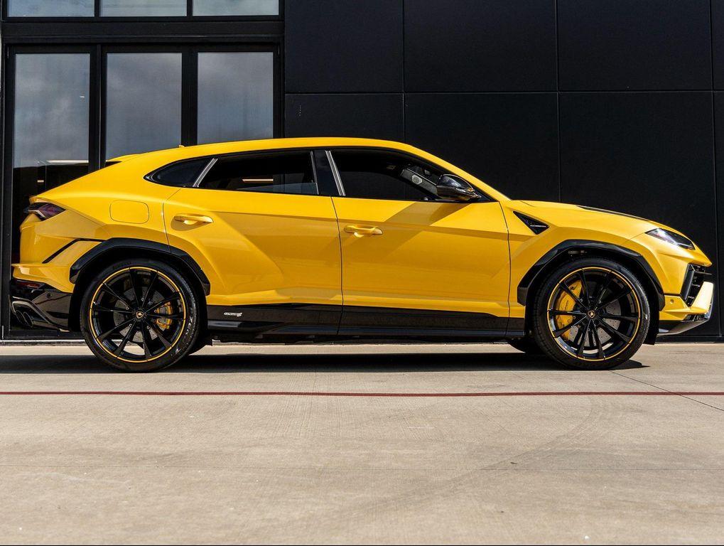 used 2023 Lamborghini Urus car, priced at $249,998