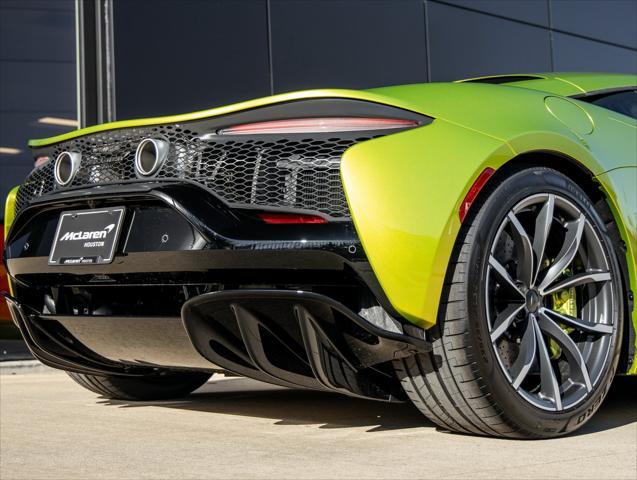 new 2025 McLaren Artura car, priced at $295,908