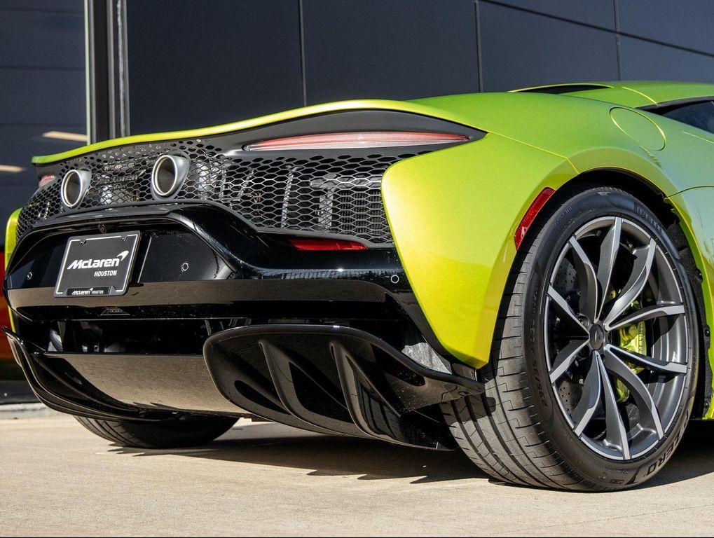 new 2025 McLaren Artura car, priced at $295,908