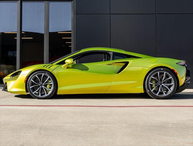 new 2025 McLaren Artura car, priced at $295,908