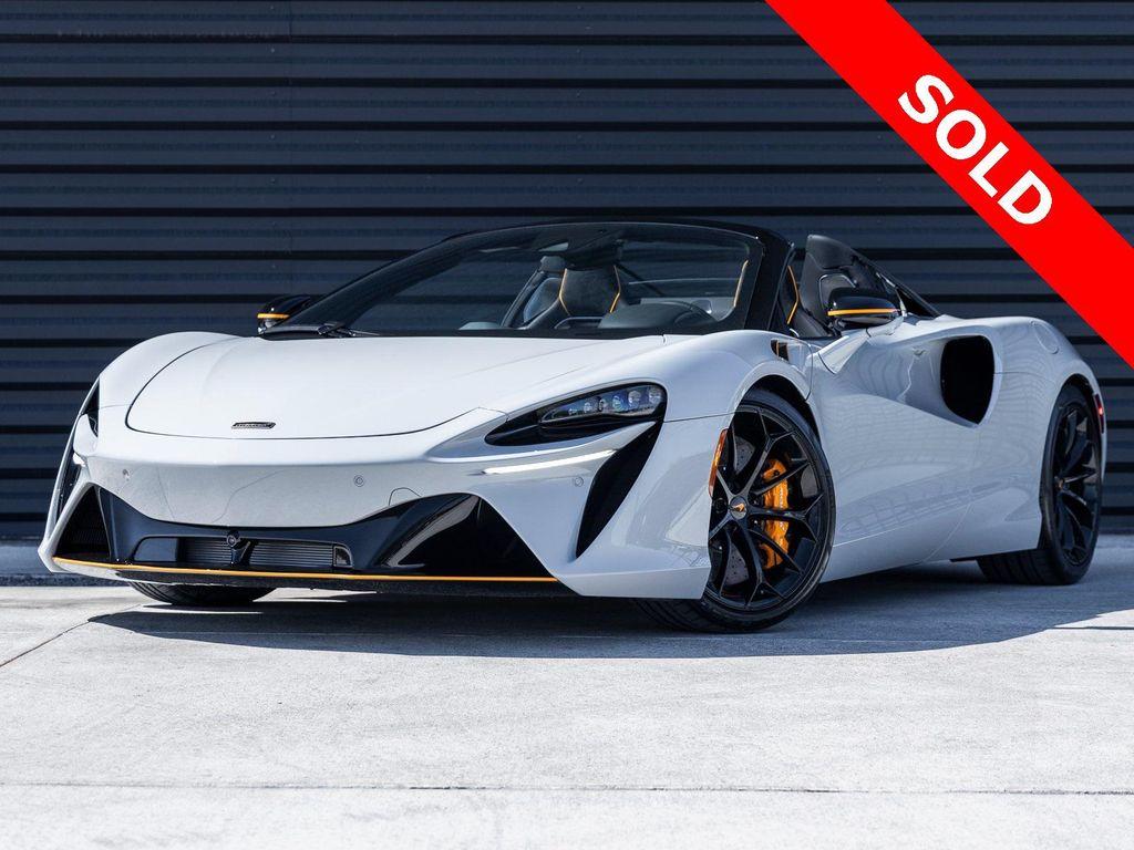 used 2025 McLaren Artura car, priced at $279,998