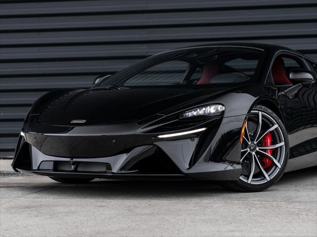 new 2025 McLaren Artura car, priced at $293,250