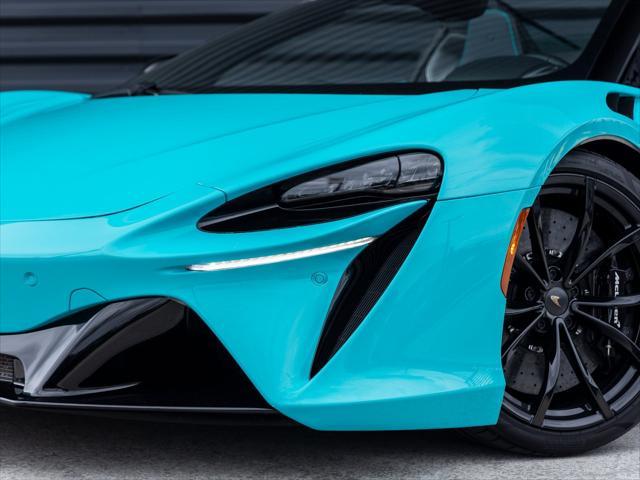 new 2025 McLaren Artura car, priced at $345,818