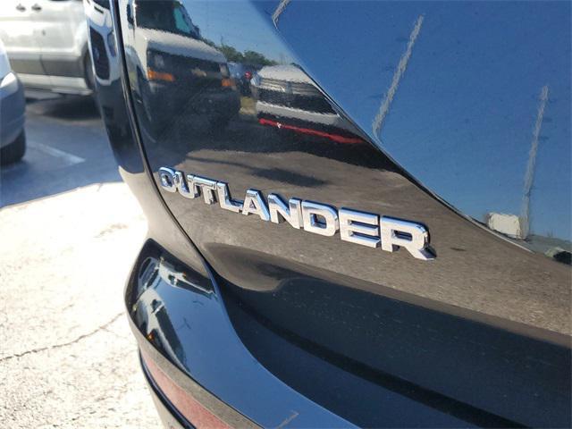 new 2024 Mitsubishi Outlander car, priced at $30,857