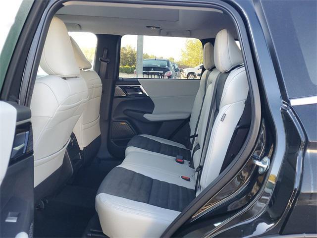 new 2025 Mitsubishi Outlander car, priced at $38,645