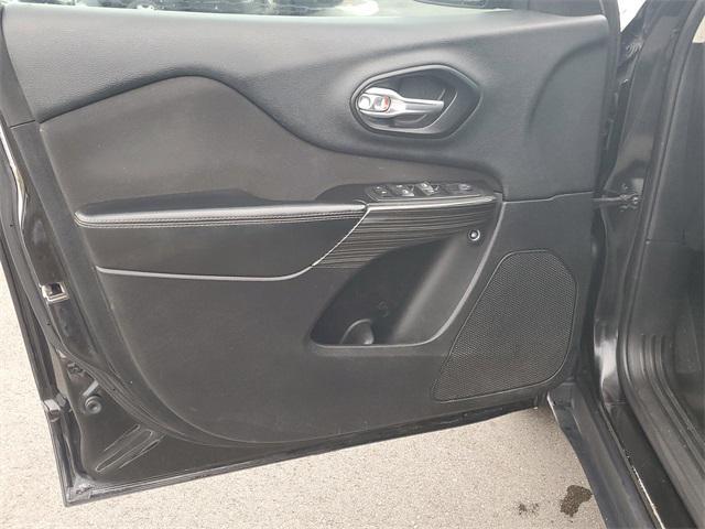 used 2014 Jeep Cherokee car, priced at $2,444