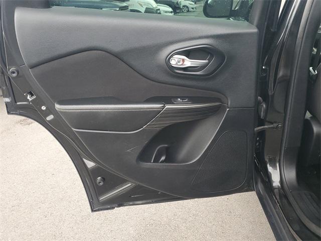 used 2014 Jeep Cherokee car, priced at $2,444