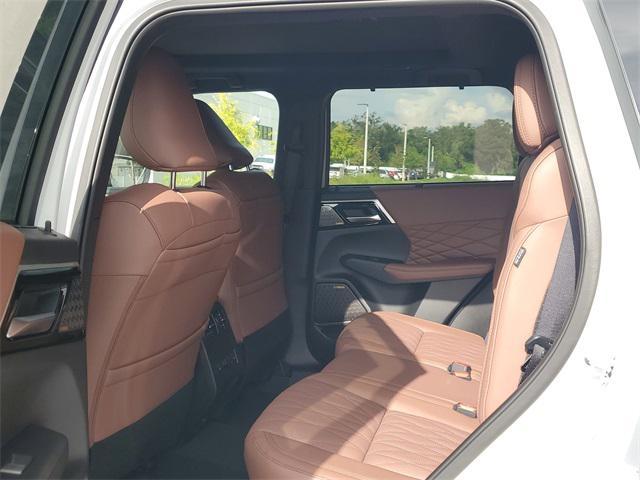 new 2025 Mitsubishi Outlander car, priced at $45,195