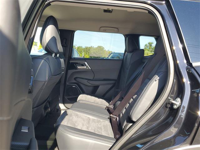 new 2025 Mitsubishi Outlander car, priced at $35,205