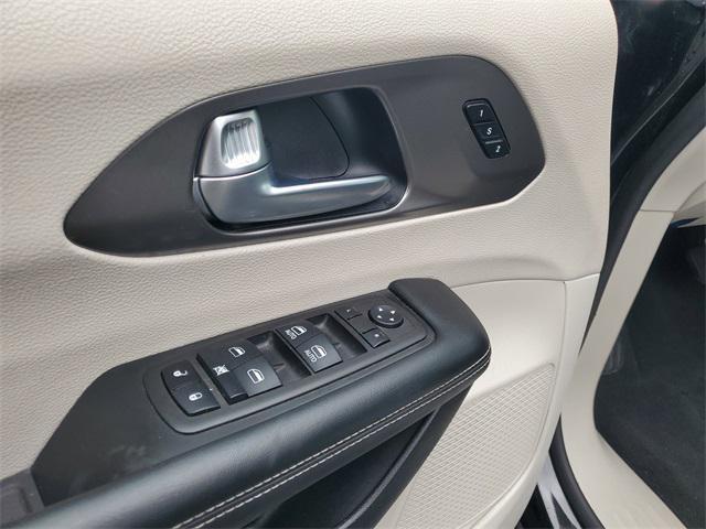 used 2023 Chrysler Pacifica car, priced at $19,888