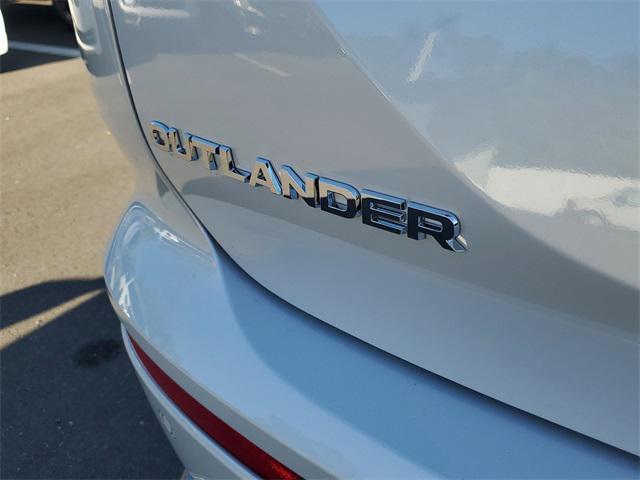 new 2025 Mitsubishi Outlander car, priced at $39,795