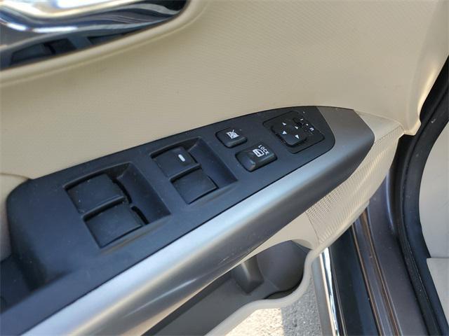 used 2010 Mitsubishi Outlander car, priced at $3,333