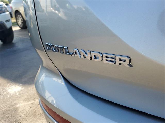 new 2024 Mitsubishi Outlander car, priced at $33,151