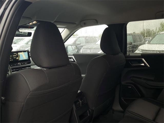 new 2025 Mitsubishi Outlander car, priced at $32,200