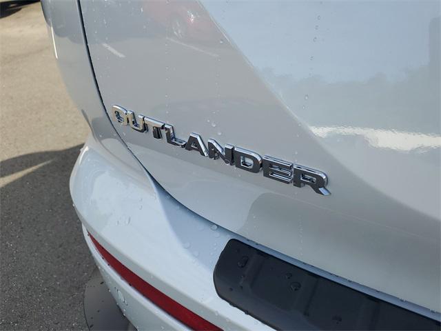 new 2025 Mitsubishi Outlander car, priced at $44,315